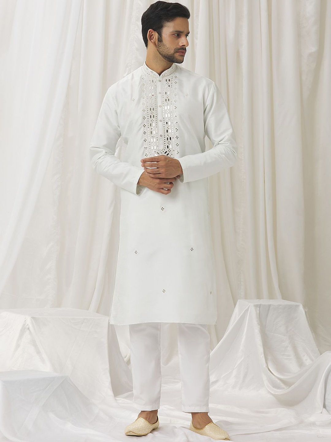 Alaya Advani Geometric Embroidered Mirror Work Silk Cotton Straight Kurta with Trousers, White
Alaya Advani Geometric Embroidered Mirror Work Silk Cotton Straight Kurta with Trousers, White