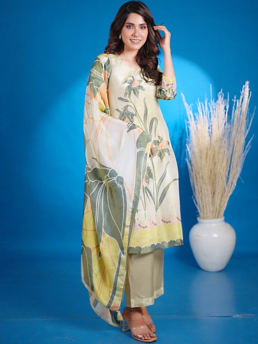 AUTUMN LANE Floral Printed Round Neck Straight Kurta with Palazzo & Dupatta, Off white
AUTUMN LANE Floral Printed Round Neck Straight Kurta with Palazzo & Dupatta, Off white