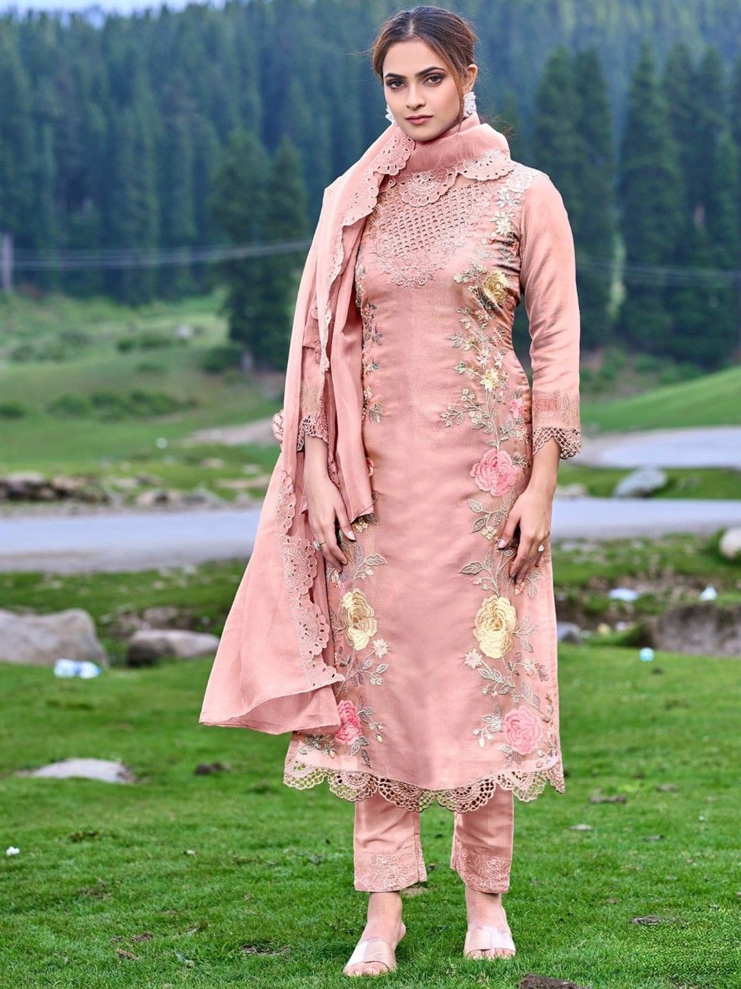 AUTUMN LANE Floral Embroidered Thread Work Notch neck Kurta with Trouser & Dupatta, Pink
AUTUMN LANE Floral Embroidered Thread Work Notch neck Kurta with Trouser & Dupatta, Pink
