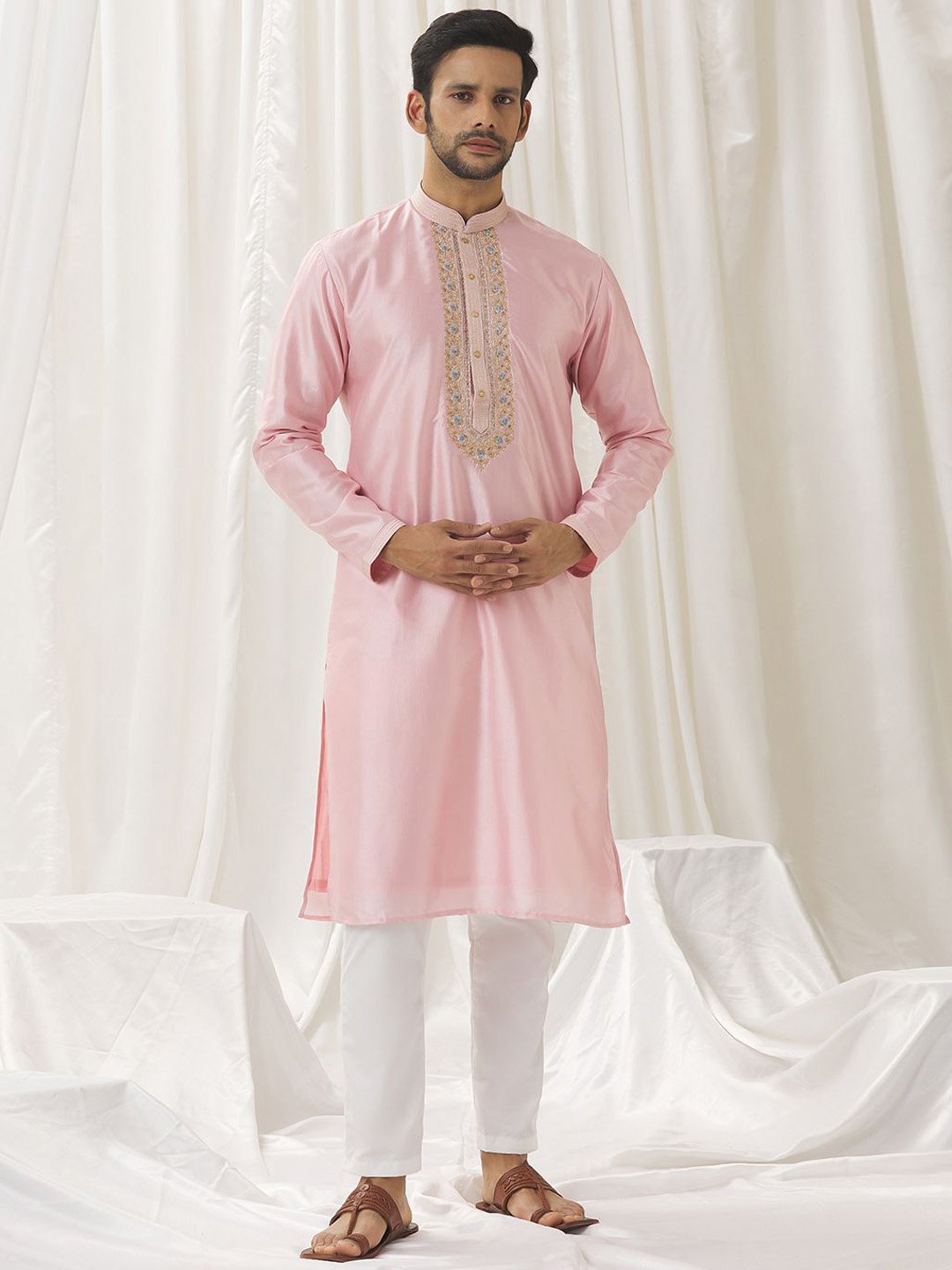 Alaya Advani Floral Yoke Design Thread Work Silk Cotton Straight Kurta with Trousers, Pink
Alaya Advani Floral Yoke Design Thread Work Silk Cotton Straight Kurta with Trousers, Pink