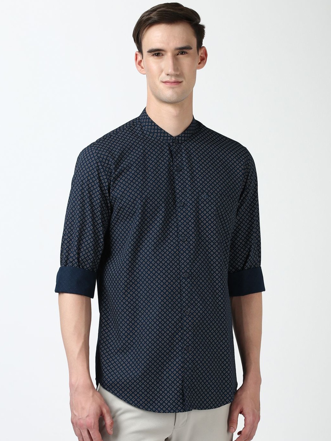 Peter England Casuals Men Band Collar Geometric Printed Cotton Slim Fit Casual Shirt, Navy blue
Peter England Casuals Men Band Collar Geometric Printed Cotton Slim Fit Casual Shirt, Navy blue