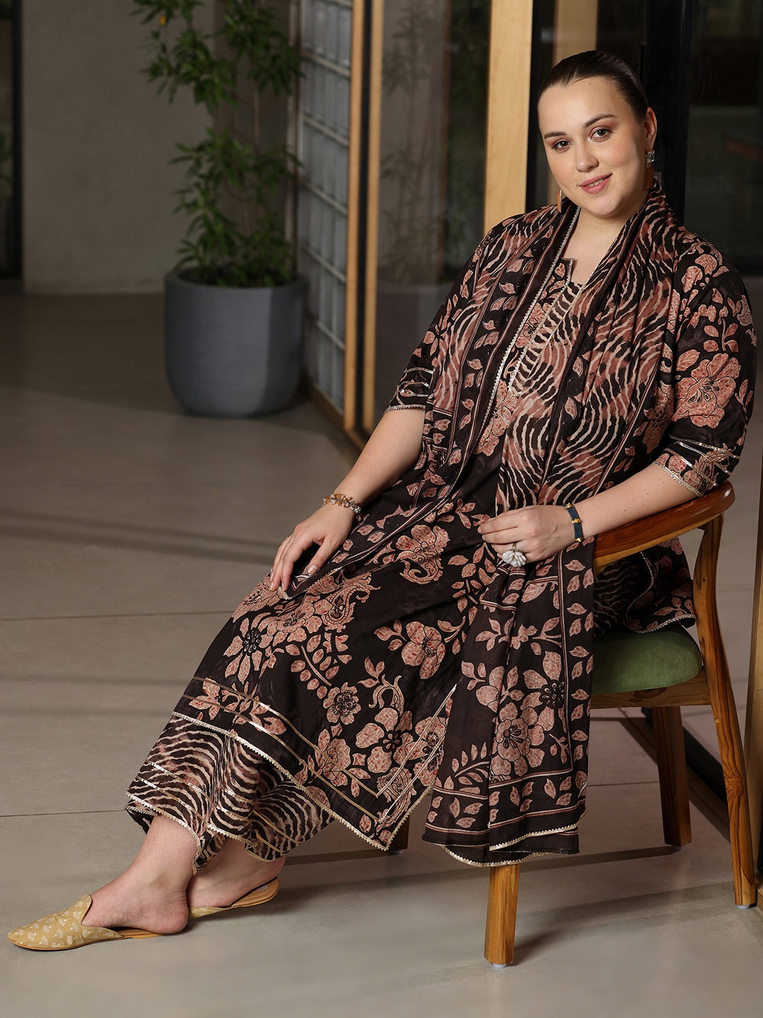 EXTRA LOVE BY LIBAS Plus Size Floral Printed Pure Cotton Kurta With Palazzos & Dupatta, Black
EXTRA LOVE BY LIBAS Plus Size Floral Printed Pure Cotton Kurta With Palazzos & Dupatta, Black