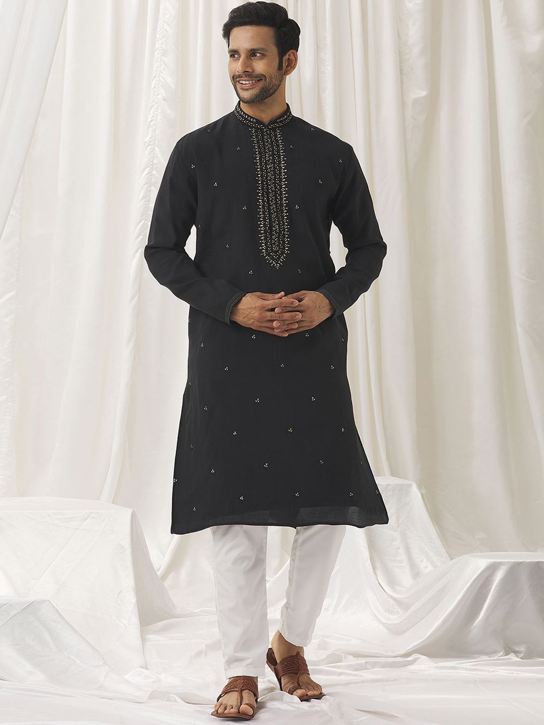 Alaya Advani Floral Embroidered Zari Foliage & Thread Work Silk Cotton Kurta with Trousers, Black
Alaya Advani Floral Embroidered Zari Foliage & Thread Work Silk Cotton Kurta with Trousers, Black
