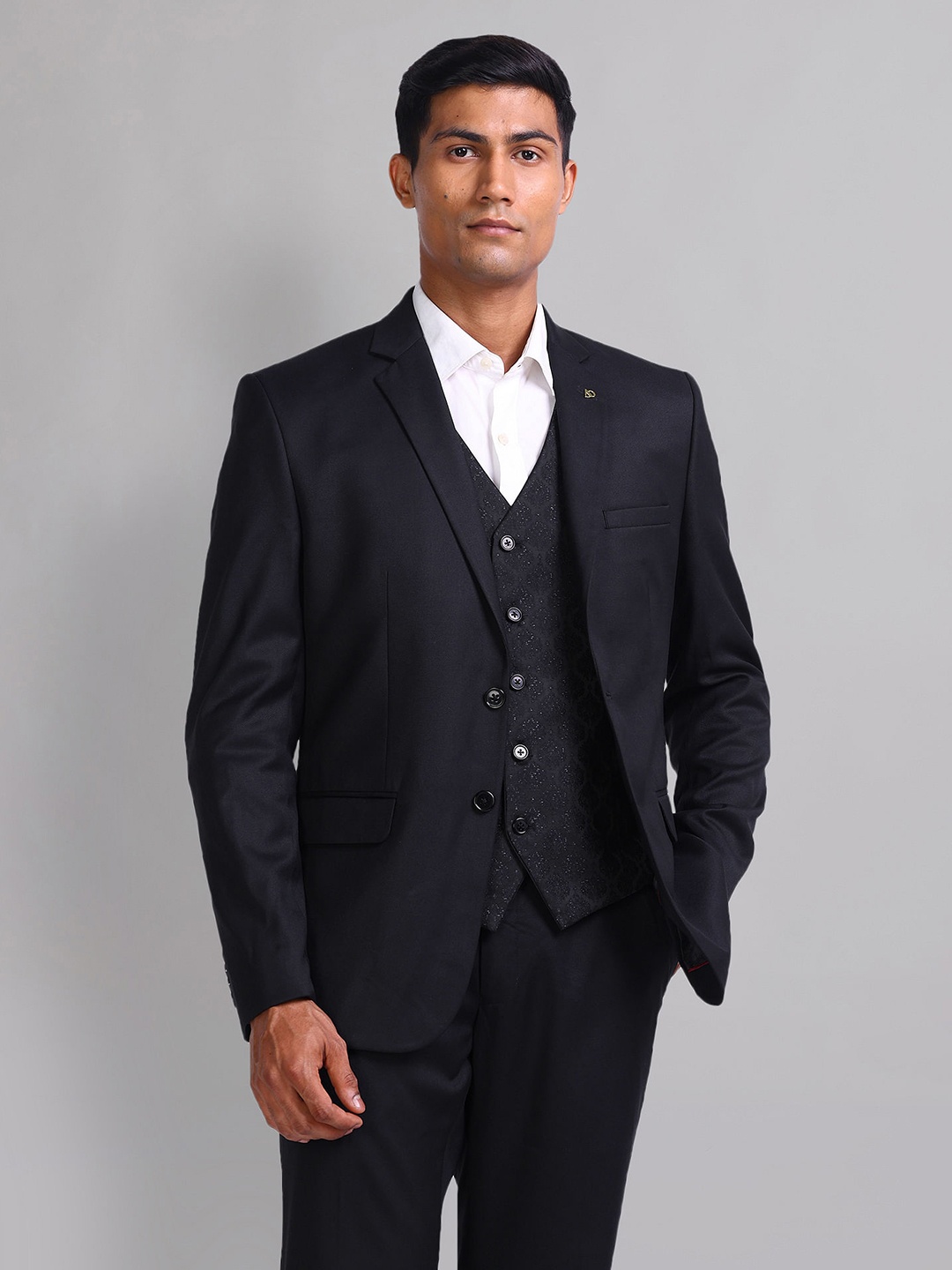 AD By Arvind Man Solid Lapel Collar Tailored Fit Single-Breasted Three Piece Formal Suit, Black
AD By Arvind Man Solid Lapel Collar Tailored Fit Single-Breasted Three Piece Formal Suit, Black