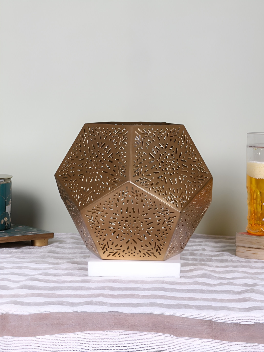 Devansh White Textured Metal Traditional Abstract Shaped Table Lamp
Devansh White Textured Metal Traditional Abstract Shaped Table Lamp