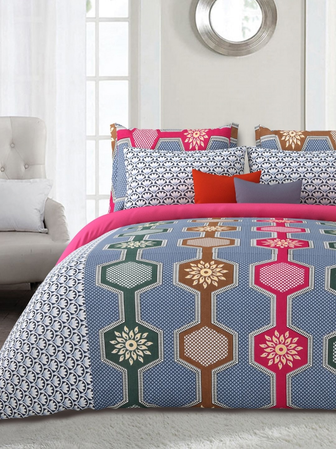 Varde Elegant Selection Blue Floral Pure Cotton 210 TC Queen Bedsheet Set 2.20m x 2.65m
Varde Elegant Selection Blue Floral Pure Cotton 210 TC Queen Bedsheet Set 2.20m x 2.65m