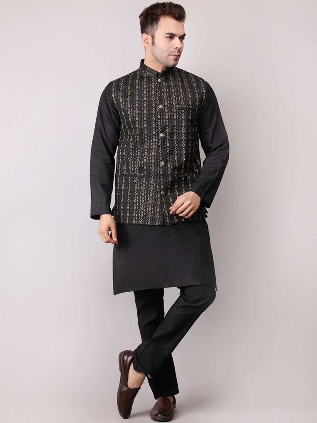 Voniry Geometric Woven Design Jacquard Straight Kurta With Pyjamas & Nehru Jacket, Black
Voniry Geometric Woven Design Jacquard Straight Kurta With Pyjamas & Nehru Jacket, Black