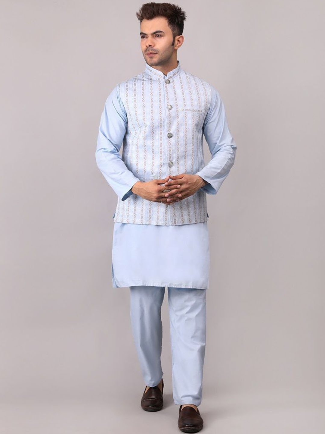 Voniry Geometric Woven Design Jacquard Straight Kurta With Pyjamas & Nehru Jacket, Blue
Voniry Geometric Woven Design Jacquard Straight Kurta With Pyjamas & Nehru Jacket, Blue