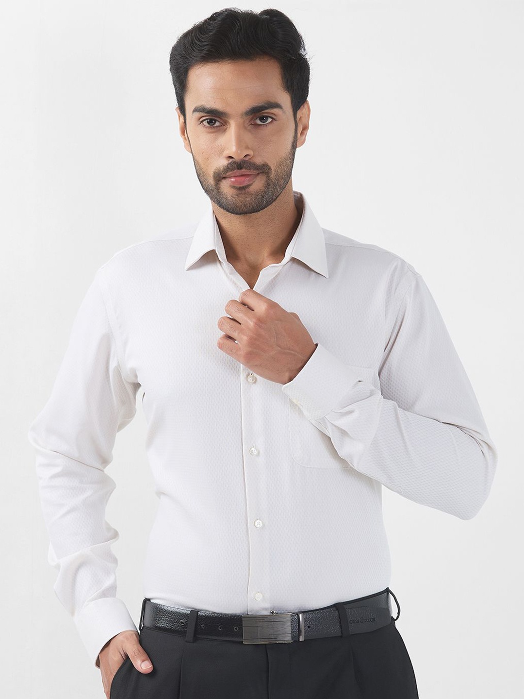 Raymond Men Contemporary Spread Collar Textured Solid Cotton Formal Shirt, Off white
Raymond Men Contemporary Spread Collar Textured Solid Cotton Formal Shirt, Off white