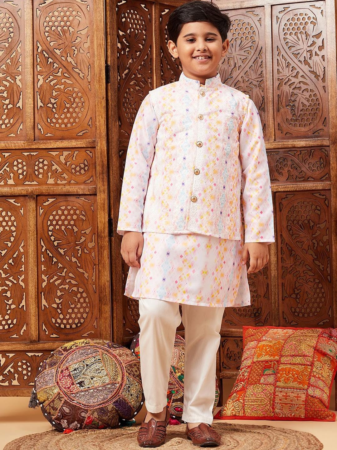 Stylo Bug Boys Ethnic Motifs Embroidered Regular Thread Work Kurta with Pyjamas, Pink
Stylo Bug Boys Ethnic Motifs Embroidered Regular Thread Work Kurta with Pyjamas, Pink
