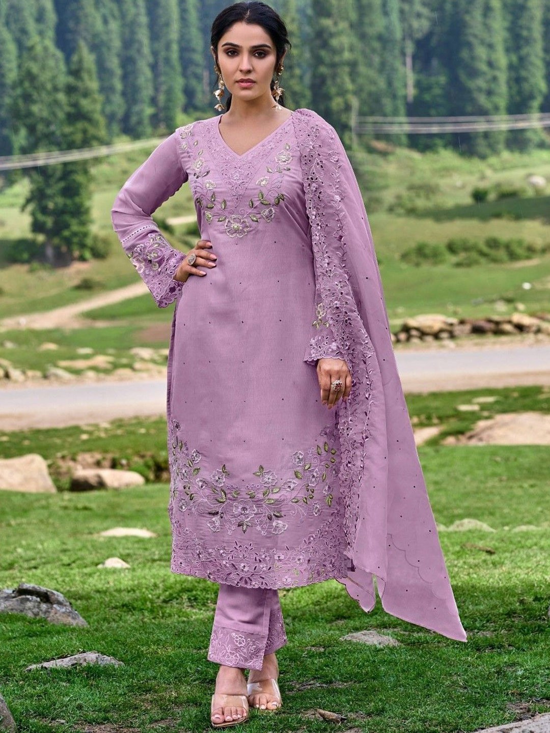 AUTUMN LANE Floral Embroidered V-Neck Pure Cotton Straight Kurta with Trousers & Dupatta, Purple
AUTUMN LANE Floral Embroidered V-Neck Pure Cotton Straight Kurta with Trousers & Dupatta, Purple
