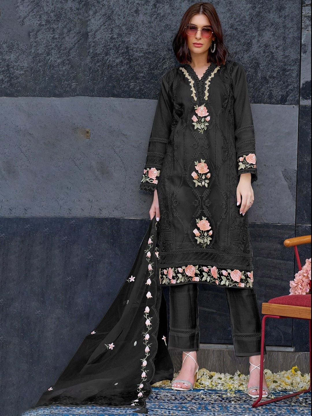 AUTUMN LANE Embroidered Regular Pure Cotton Straight Kurta with Trousers & Dupatta, Black
AUTUMN LANE Embroidered Regular Pure Cotton Straight Kurta with Trousers & Dupatta, Black
