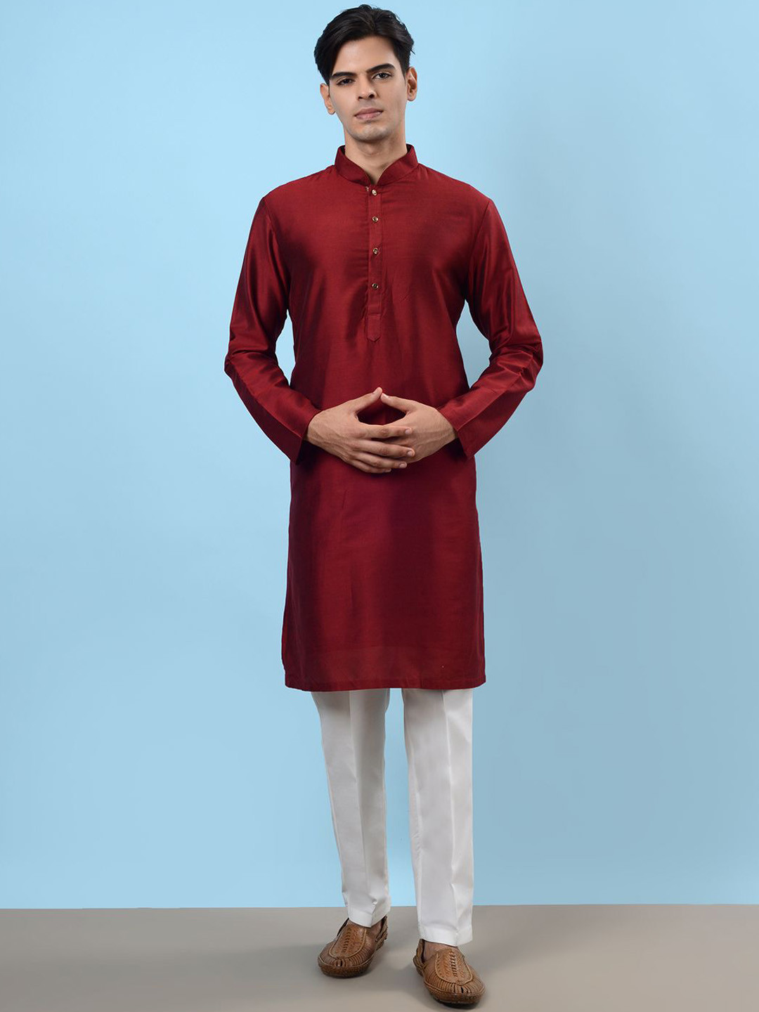 azania Mandarin Collar Straight Kurta with Pyjamas, Maroon
azania Mandarin Collar Straight Kurta with Pyjamas, Maroon