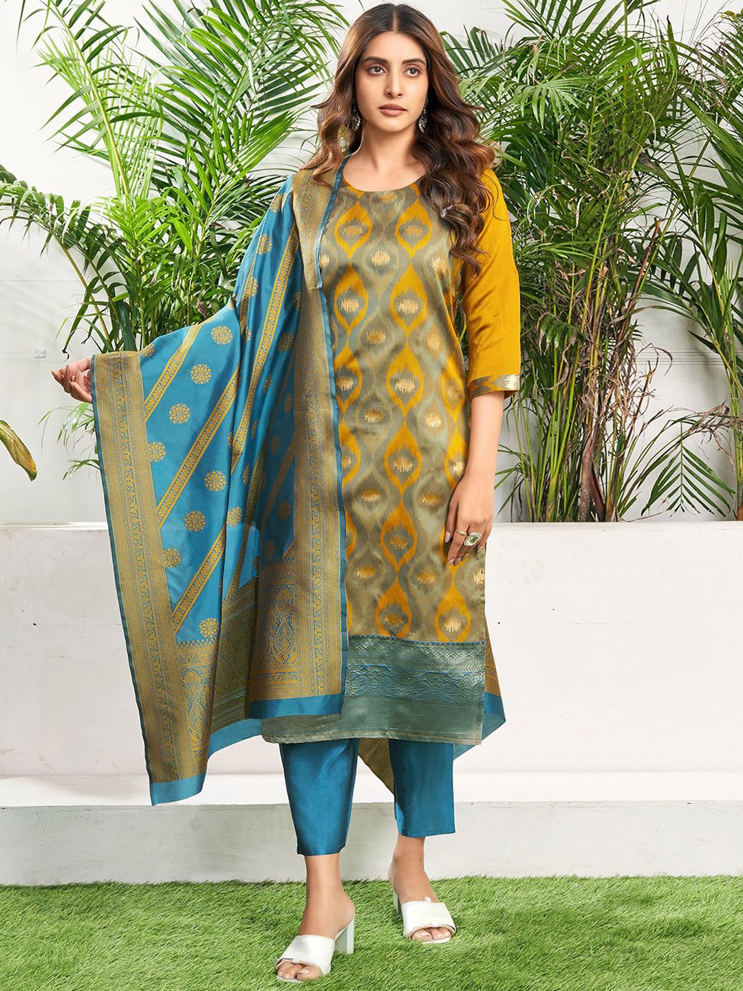 SKYLEE Ethnic Motifs Woven Design Zari Work Jacquard Straight Kurta with Trouser & Dupatta, Blue
SKYLEE Ethnic Motifs Woven Design Zari Work Jacquard Straight Kurta with Trouser & Dupatta, Blue