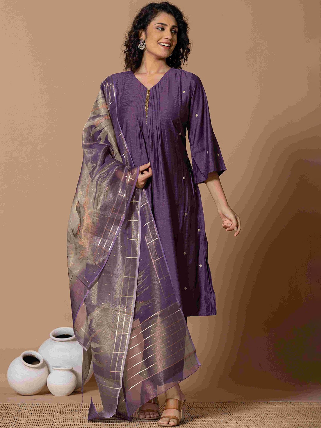 Do Dhaage Floral Embroidered Beads and Stones A-Line Kurta With Trousers & Dupatta, Purple
Do Dhaage Floral Embroidered Beads and Stones A-Line Kurta With Trousers & Dupatta, Purple
