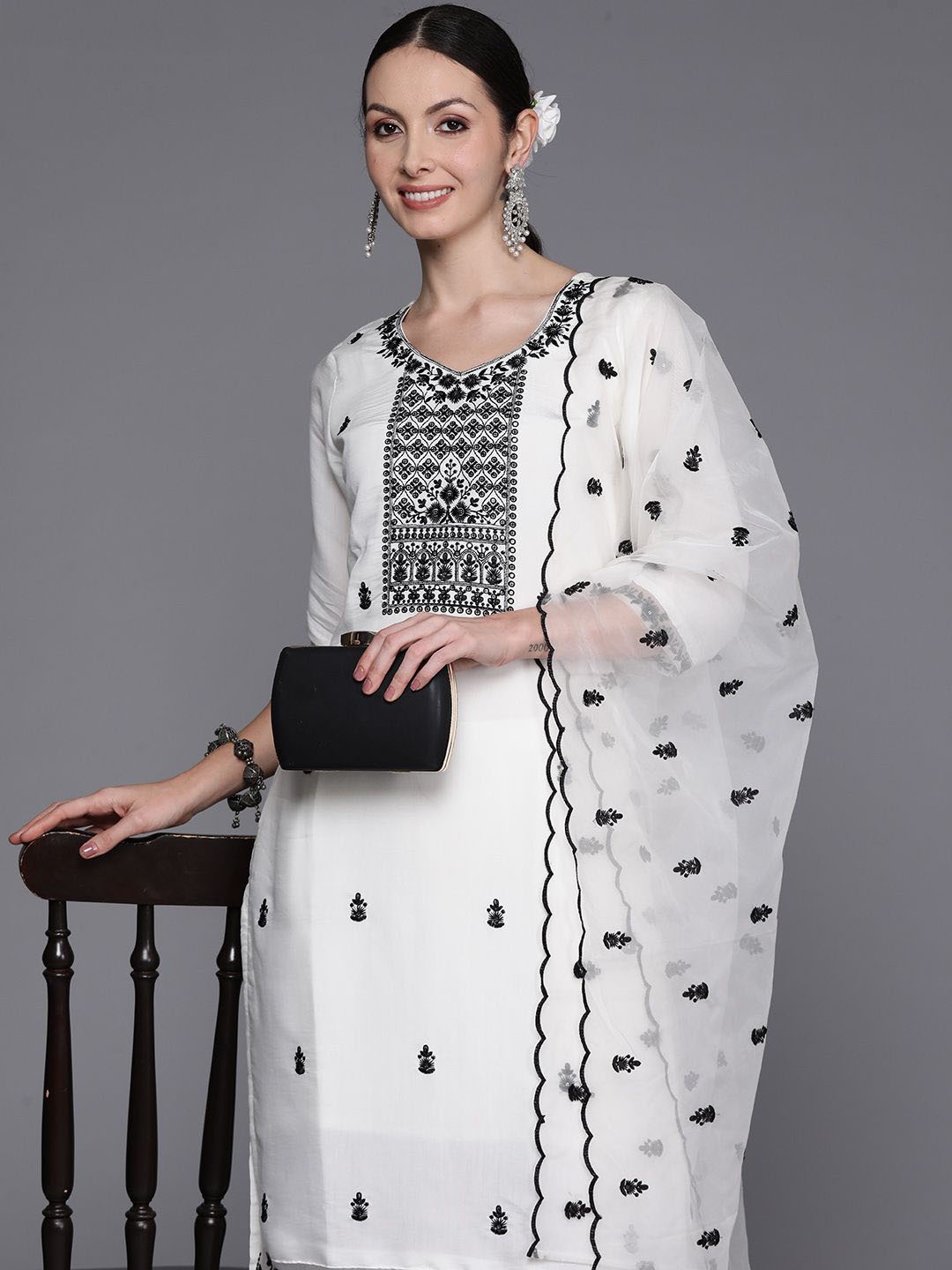 Anouk Floral Embroidered Regular Sequinned Straight Kurta with Trousers & Dupatta, White
Anouk Floral Embroidered Regular Sequinned Straight Kurta with Trousers & Dupatta, White