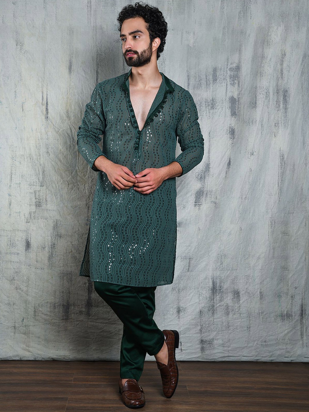 Be Desi Embroidered Mandarin Collar Regular Sequinned Georgette Kurta With Trousers, Green
Be Desi Embroidered Mandarin Collar Regular Sequinned Georgette Kurta With Trousers, Green