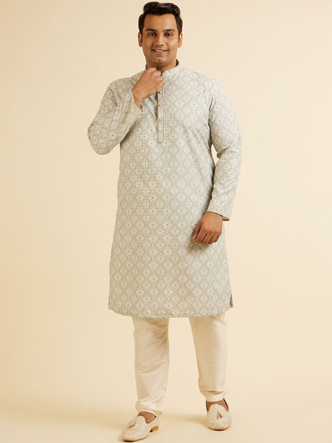 Manyavar Plus Size Floral Woven Design Thread Work Straight Kurta With Pyjama, Green
Manyavar Plus Size Floral Woven Design Thread Work Straight Kurta With Pyjama, Green