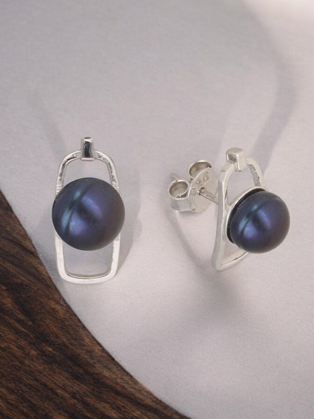 Sri Jagdamba Pearls Dealer Queeni 925 Sterling Silver-Plated Contemporary Beaded Studs
Sri Jagdamba Pearls Dealer Queeni 925 Sterling Silver-Plated Contemporary Beaded Studs