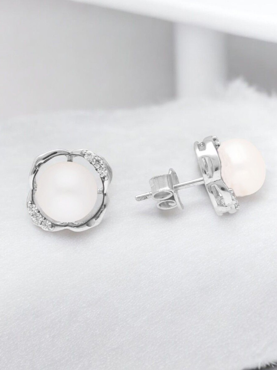 Sri Jagdamba Pearls Dealer Elegance 925 Sterling Silver-Plated Beaded Circular Studs
Sri Jagdamba Pearls Dealer Elegance 925 Sterling Silver-Plated Beaded Circular Studs