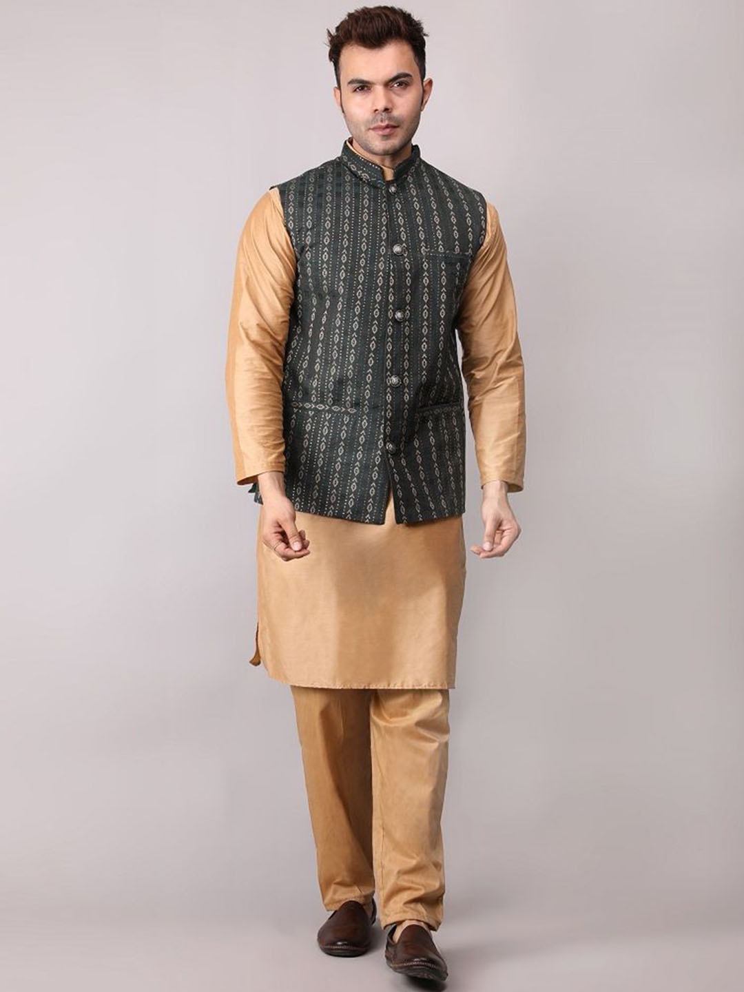 Voniry Geometric Woven Design Jacquard Straight Kurta With Pyjamas & Nehru Jacket, Green
Voniry Geometric Woven Design Jacquard Straight Kurta With Pyjamas & Nehru Jacket, Green