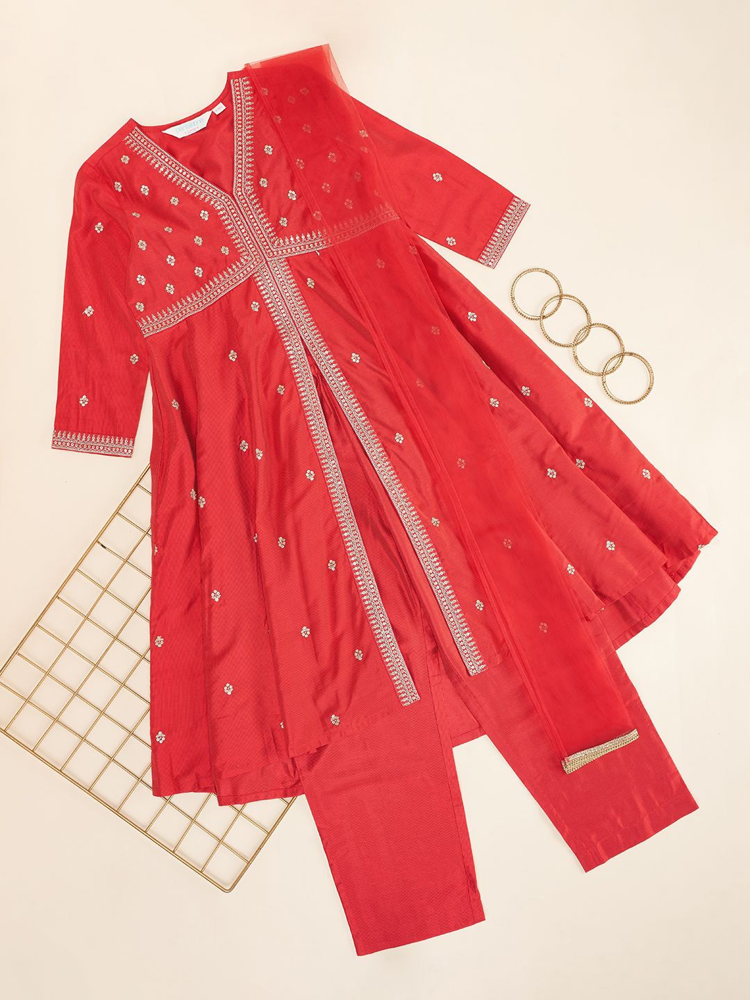 AKKRITI BY PANTALOONS Girls Floral Zari Embroidered V-Neck Panelled Pure Cotton Kurta Set, Red
AKKRITI BY PANTALOONS Girls Floral Zari Embroidered V-Neck Panelled Pure Cotton Kurta Set, Red
