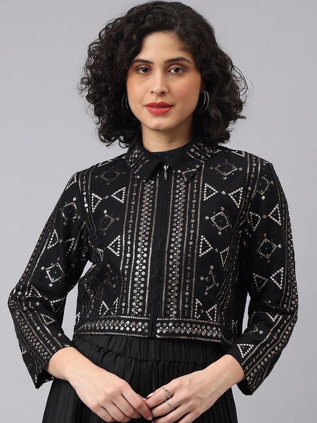 Latin Quarters Women Spread Collar Geometric Printed Casual Open Front Jacket, Black
Latin Quarters Women Spread Collar Geometric Printed Casual Open Front Jacket, Black