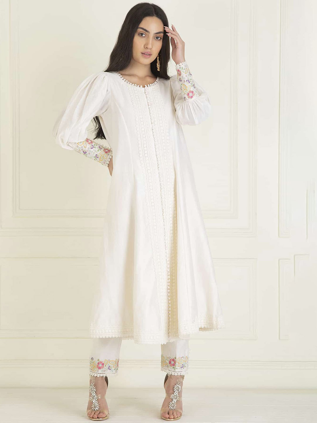 PRIYANKA JAIN Round Neck Long Sleeves Regular Thread Work Pure Cotton Kurta With Trouser, Off white
PRIYANKA JAIN Round Neck Long Sleeves Regular Thread Work Pure Cotton Kurta With Trouser, Off white