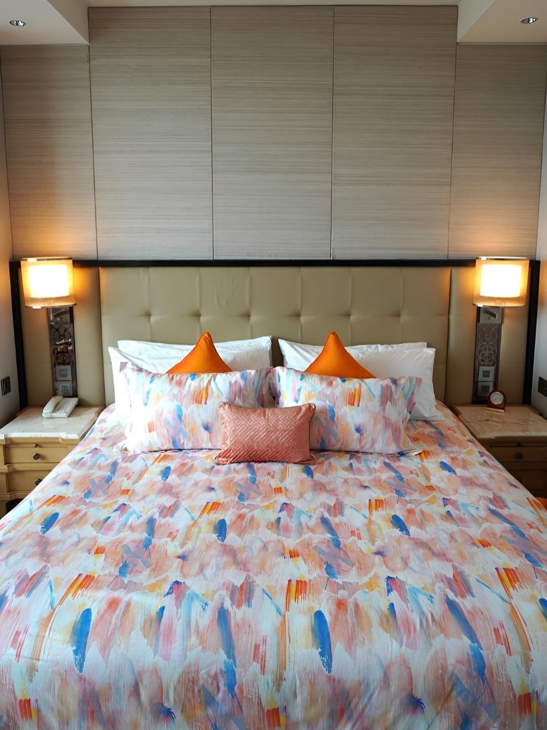 TARA- Sparkling Homes Peach-Coloured & Blue Floral 350 TC King Bedsheet with 2 Pillow Covers
TARA- Sparkling Homes Peach-Coloured & Blue Floral 350 TC King Bedsheet with 2 Pillow Covers
