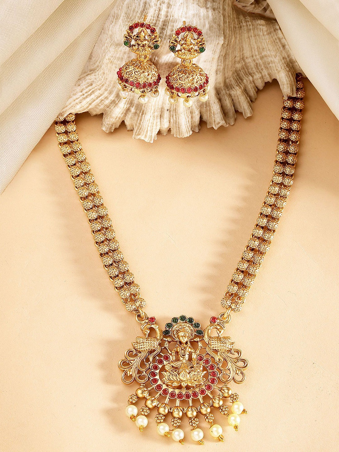 KARATCART Gold Plated Kundan Stone Studded & Pearls Beaded Laxmi Mata Temple Jewellery Set
KARATCART Gold Plated Kundan Stone Studded & Pearls Beaded Laxmi Mata Temple Jewellery Set