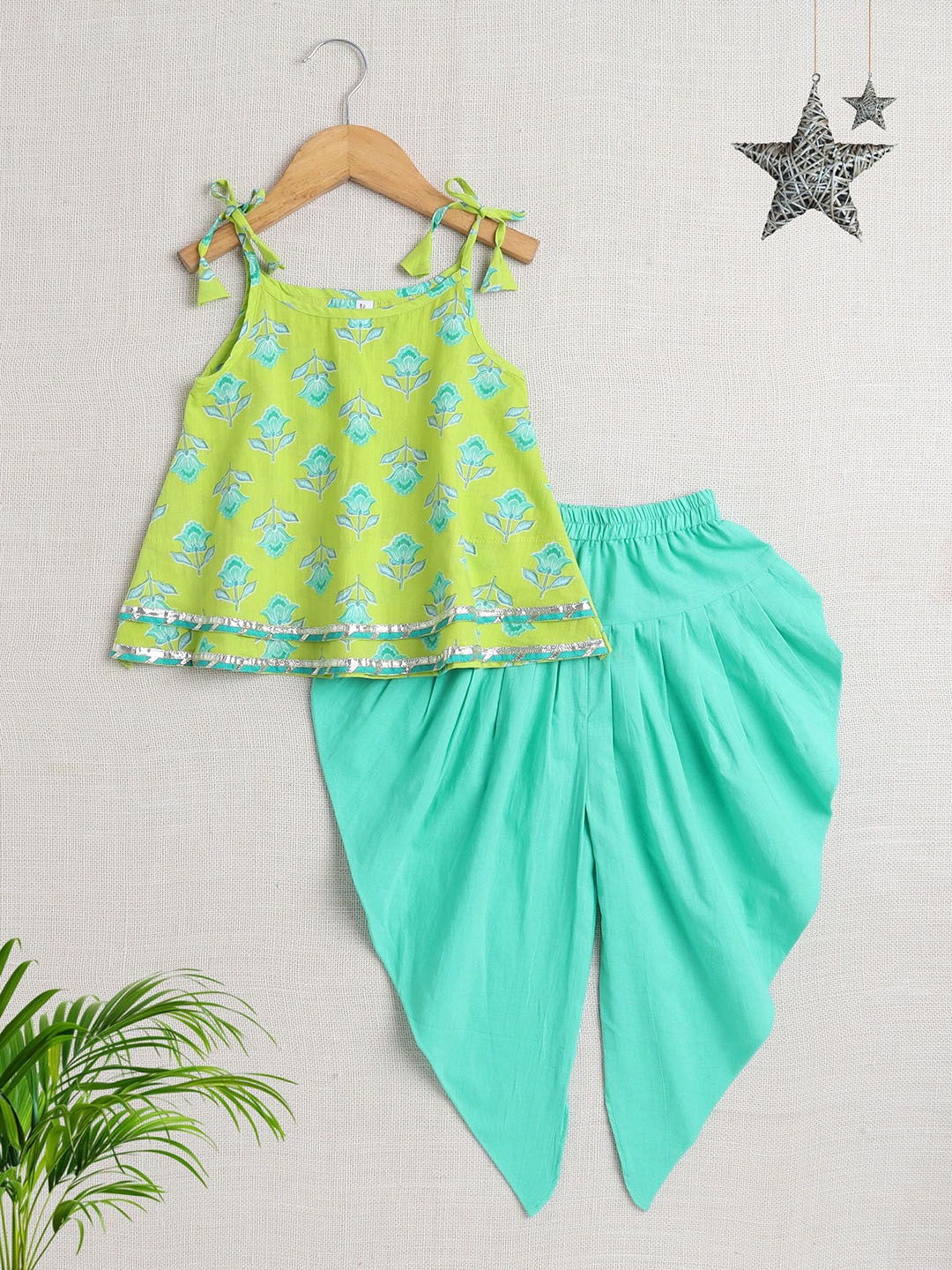 The Magic Wand Girls Floral Printed Gotta Patti Pure Cotton A-Line Kurta with Dhoti Pants, Green
The Magic Wand Girls Floral Printed Gotta Patti Pure Cotton A-Line Kurta with Dhoti Pants, Green