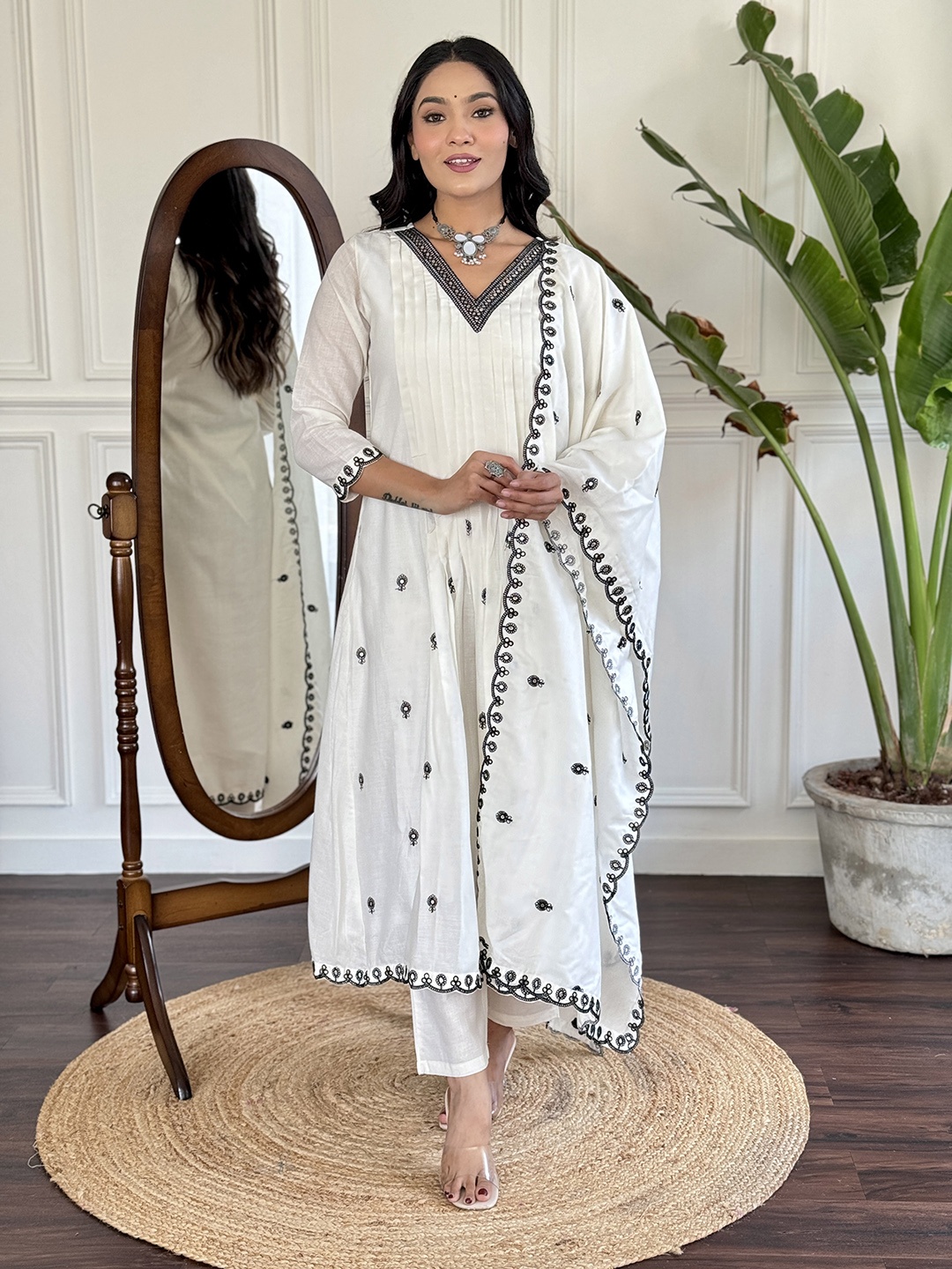 KALINI Women Ethnic Motifs Embroidered Regular Sequinned Pure Cotton Kurta with Trousers & With Dupatta, White
KALINI Women Ethnic Motifs Embroidered Regular Sequinned Pure Cotton Kurta with Trousers & With Dupatta, White