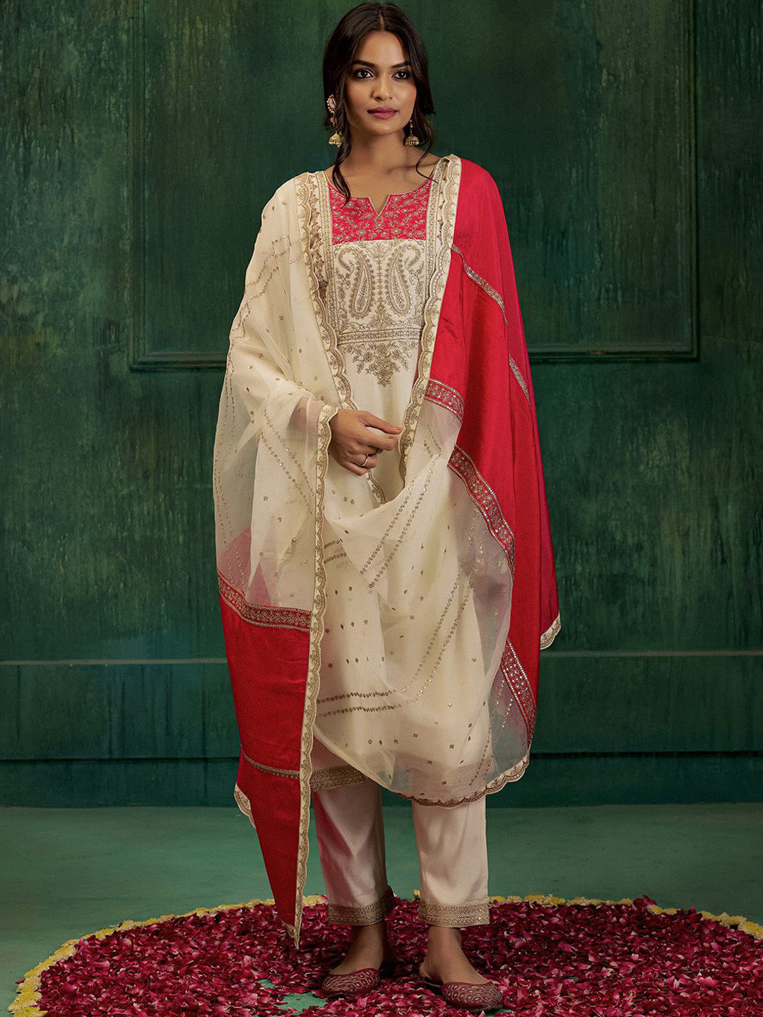 Jaipur Kurti Ethnic Motifs Embroidered Sequinned Straight Kurta With Trousers & Dupatta, Cream
Jaipur Kurti Ethnic Motifs Embroidered Sequinned Straight Kurta With Trousers & Dupatta, Cream