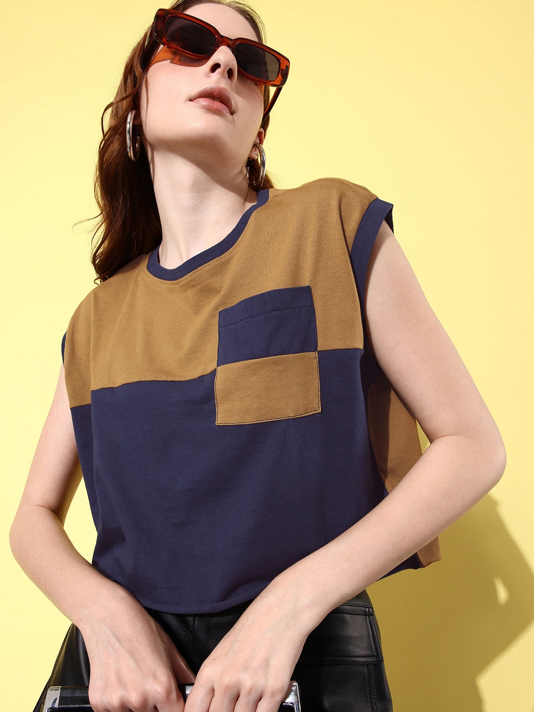 The Roadster Lifestyle Co. Colourblocked Extended Sleeves Pure Cotton T-shirt with Pocket, Brown
The Roadster Lifestyle Co. Colourblocked Extended Sleeves Pure Cotton T-shirt with Pocket, Brown