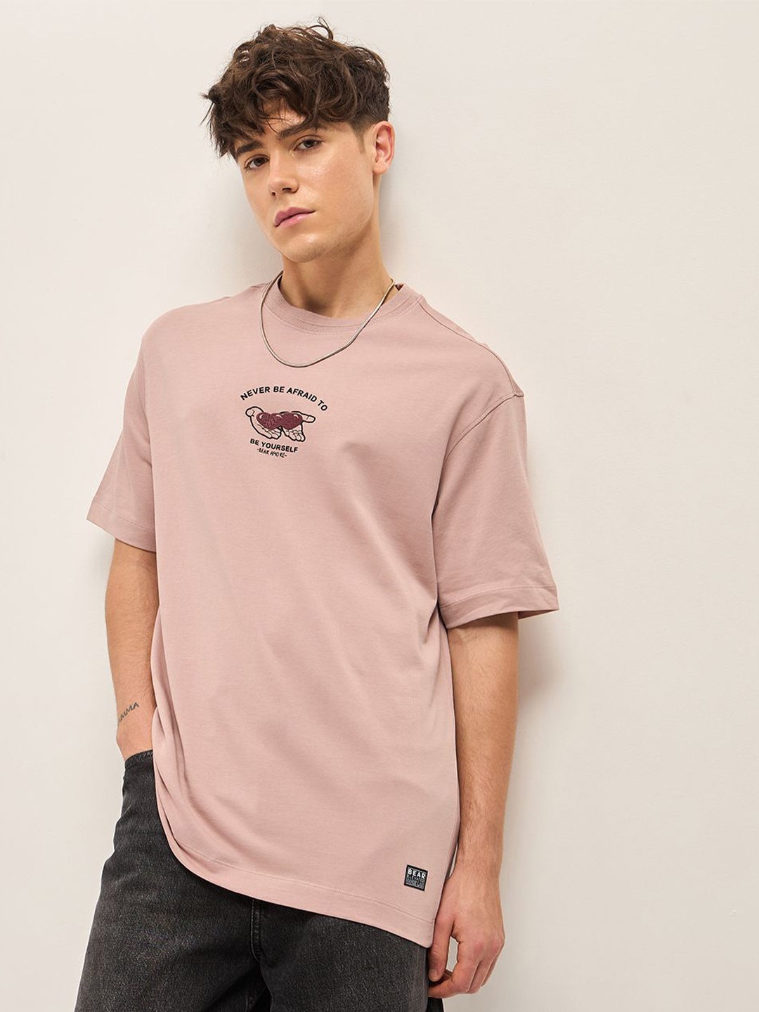 THE BEAR HOUSE Typography Printed Drop Shoulder Sleeves Cotton Oversized T-shirt, Mauve
THE BEAR HOUSE Typography Printed Drop Shoulder Sleeves Cotton Oversized T-shirt, Mauve