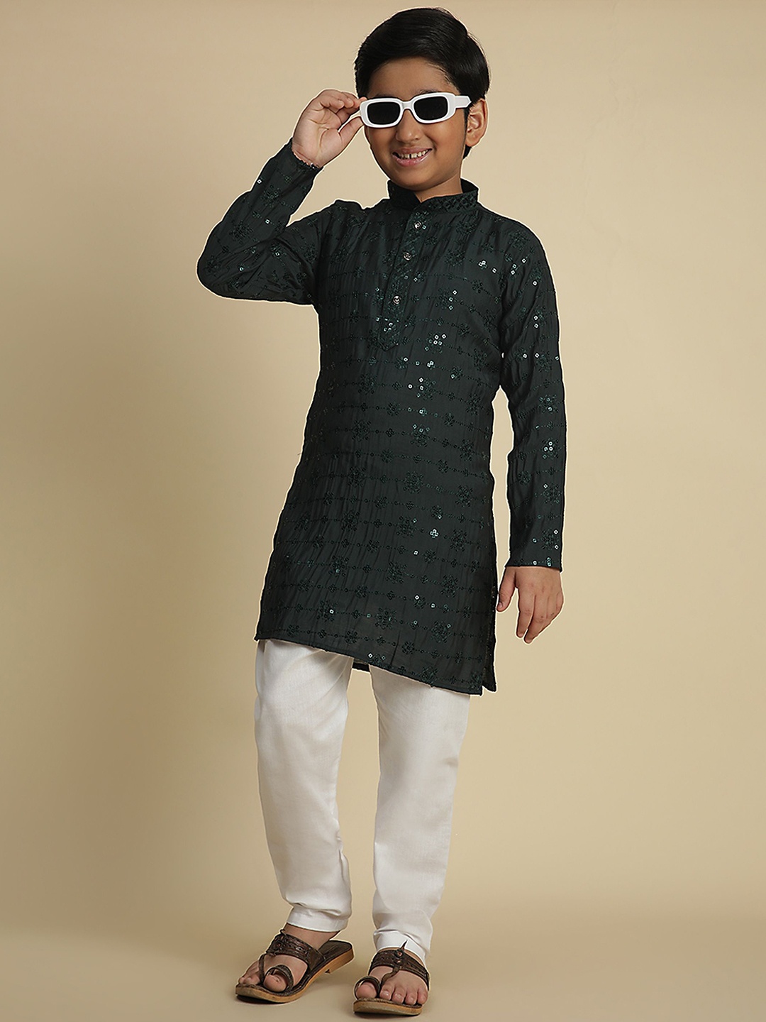 Pro-Ethic STYLE DEVELOPER Boys Embroidered Pure Cotton Straight Kurta with Pyjamas, Green
Pro-Ethic STYLE DEVELOPER Boys Embroidered Pure Cotton Straight Kurta with Pyjamas, Green