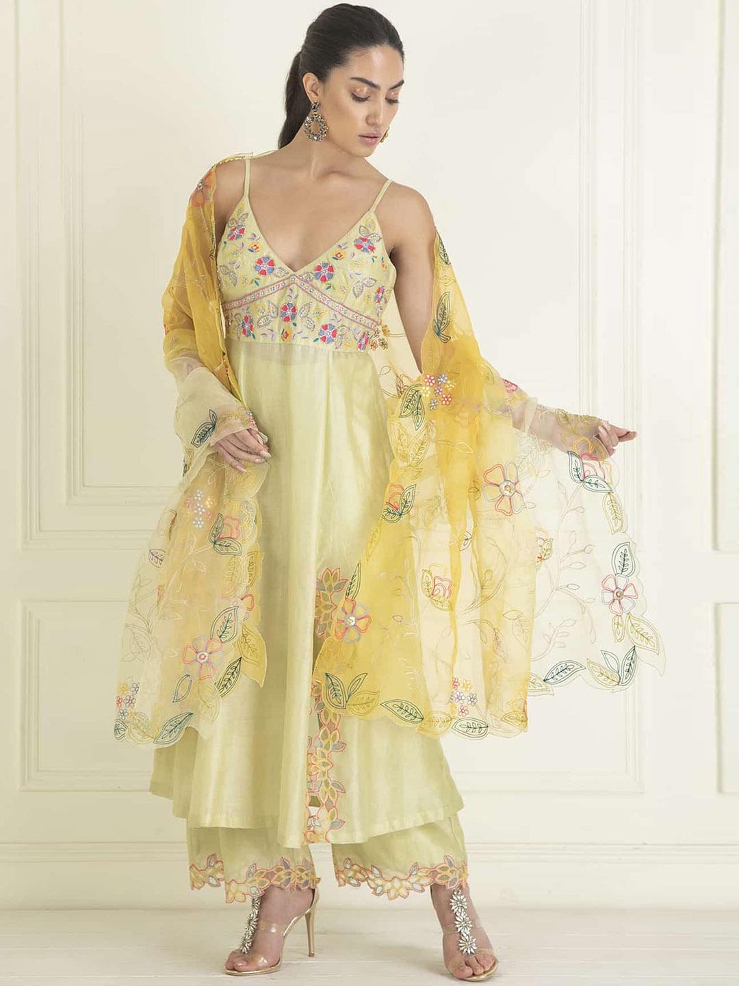 PRIYANKA JAIN Floral Embroidered Sleeveless Pure Cotton Kurta With Palazzo With Dupatta, Yellow
PRIYANKA JAIN Floral Embroidered Sleeveless Pure Cotton Kurta With Palazzo With Dupatta, Yellow