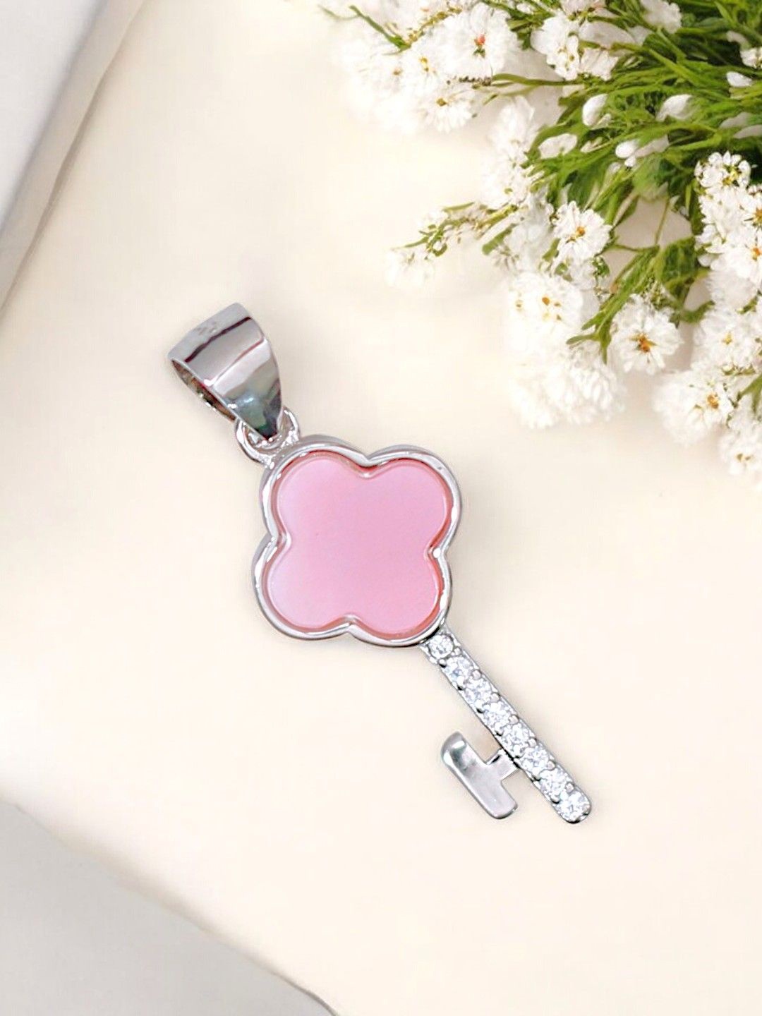 Taraash 925 Sterling Silver Rhodium-Plated CZ Studded & Mother of Pearl Key Pendant
Taraash 925 Sterling Silver Rhodium-Plated CZ Studded & Mother of Pearl Key Pendant