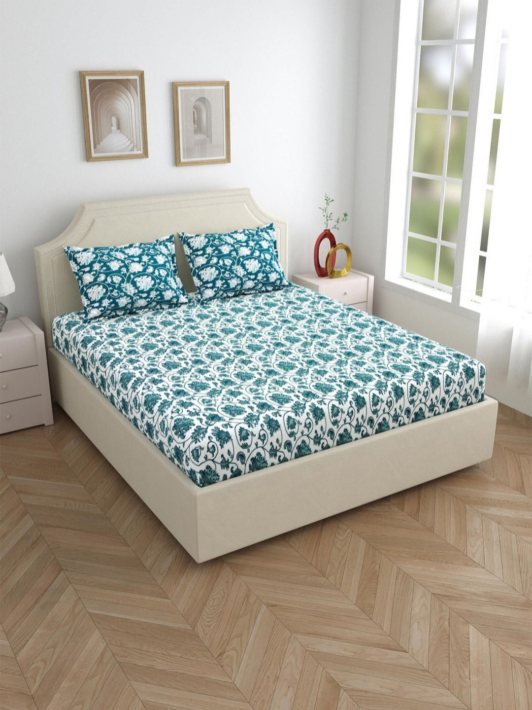 Salona Bichona Luxury Blue & White Floral Cotton 210 TC King Bedsheet with 2 PillowCovers
Salona Bichona Luxury Blue & White Floral Cotton 210 TC King Bedsheet with 2 PillowCovers