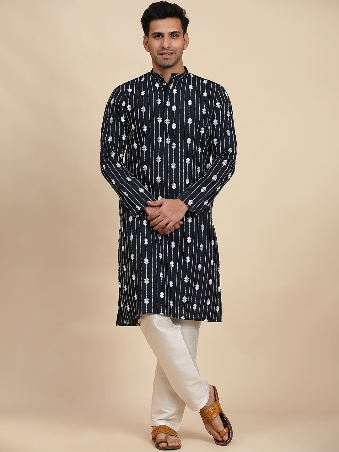 Rawayi Geometric Embroidered Sequinned Mandarin Collar Cotton Straight Kurta, Navy blue
Rawayi Geometric Embroidered Sequinned Mandarin Collar Cotton Straight Kurta, Navy blue