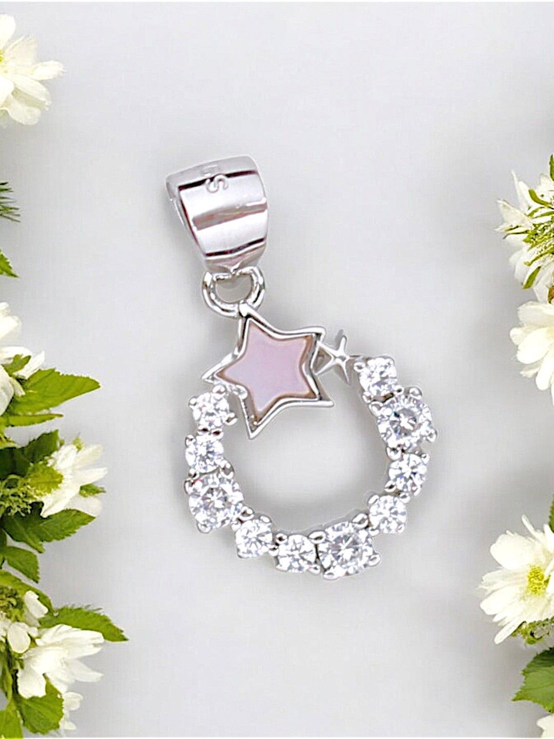 Taraash 925 Sterling Silver Rhodium-Plated CZ Studded & Mother of Pearl Round Star Pendant
Taraash 925 Sterling Silver Rhodium-Plated CZ Studded & Mother of Pearl Round Star Pendant