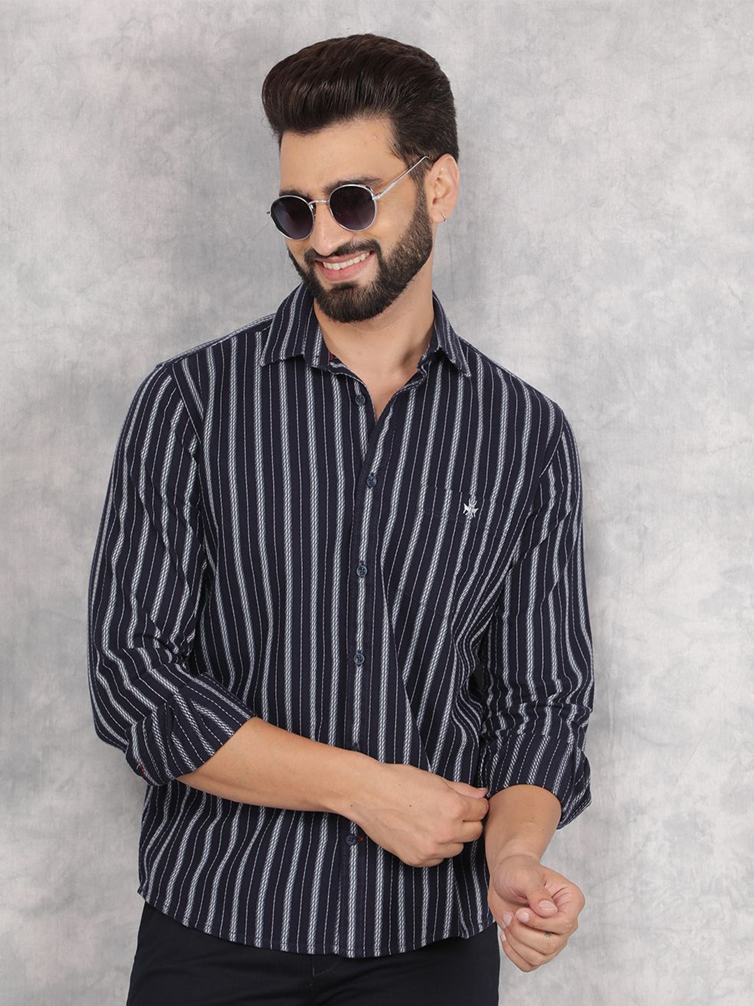 Crimsoune Club Men Smart Spread Collar Vertical Striped Cotton Slim Fit Casual Shirt, Navy blue
Crimsoune Club Men Smart Spread Collar Vertical Striped Cotton Slim Fit Casual Shirt, Navy blue
