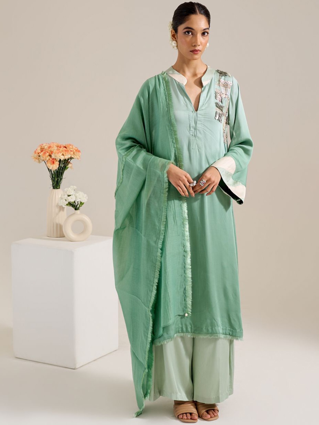 Siyona by Ankurita Floral Embroidered Regular Sequinned Kurta With Trousers & Dupatta, Green
Siyona by Ankurita Floral Embroidered Regular Sequinned Kurta With Trousers & Dupatta, Green
