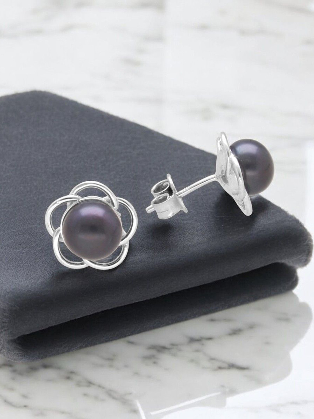 Sri Jagdamba Pearls Dealer Silver Plated 925 Sterling Silver Circular Studs Earrings, Black
Sri Jagdamba Pearls Dealer Silver Plated 925 Sterling Silver Circular Studs Earrings, Black