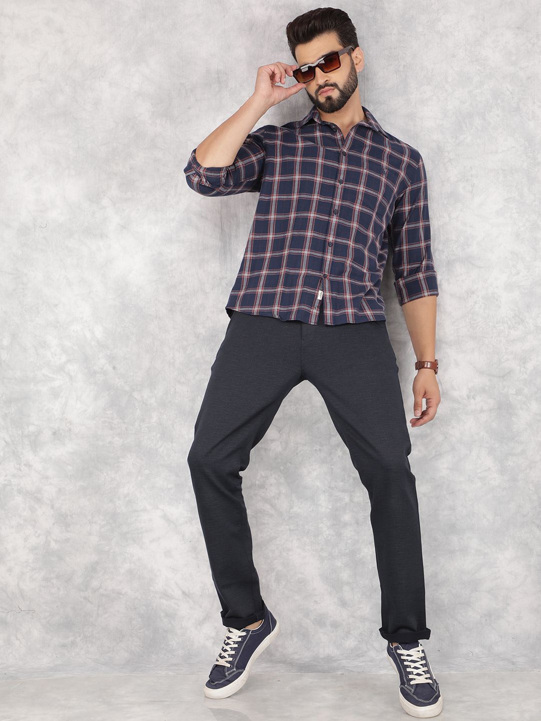 Crimsoune Club Men Smart Spread Collar Tartan Checked Cotton Slim Fit Casual Shirt, Navy blue
Crimsoune Club Men Smart Spread Collar Tartan Checked Cotton Slim Fit Casual Shirt, Navy blue