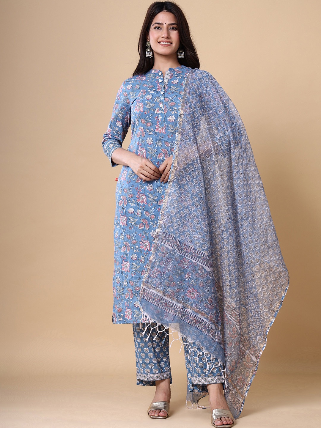 VASVI Floral Printed Thread Work Pure Cotton Straight Kurta & Trousers With Dupatta, Blue
VASVI Floral Printed Thread Work Pure Cotton Straight Kurta & Trousers With Dupatta, Blue