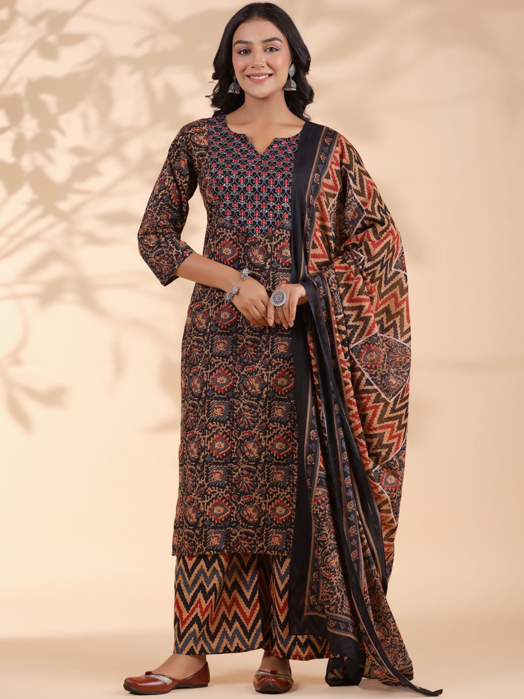 Vbuyz Floral Printed Regular Sequinned Pure Cotton Kurta With Palazzos & Dupatta, Black
Vbuyz Floral Printed Regular Sequinned Pure Cotton Kurta With Palazzos & Dupatta, Black