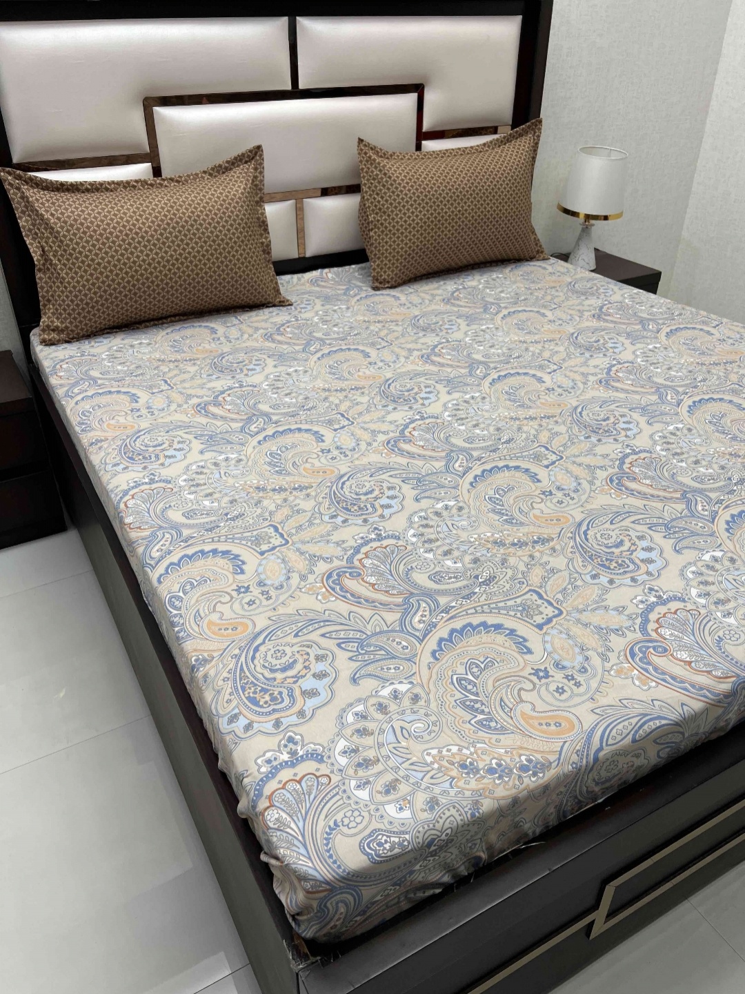 Pure Decor manor Brown Ethnic Motifs Microfiber 250 TC King Bedsheet with 2 Pillow Covers
Pure Decor manor Brown Ethnic Motifs Microfiber 250 TC King Bedsheet with 2 Pillow Covers
