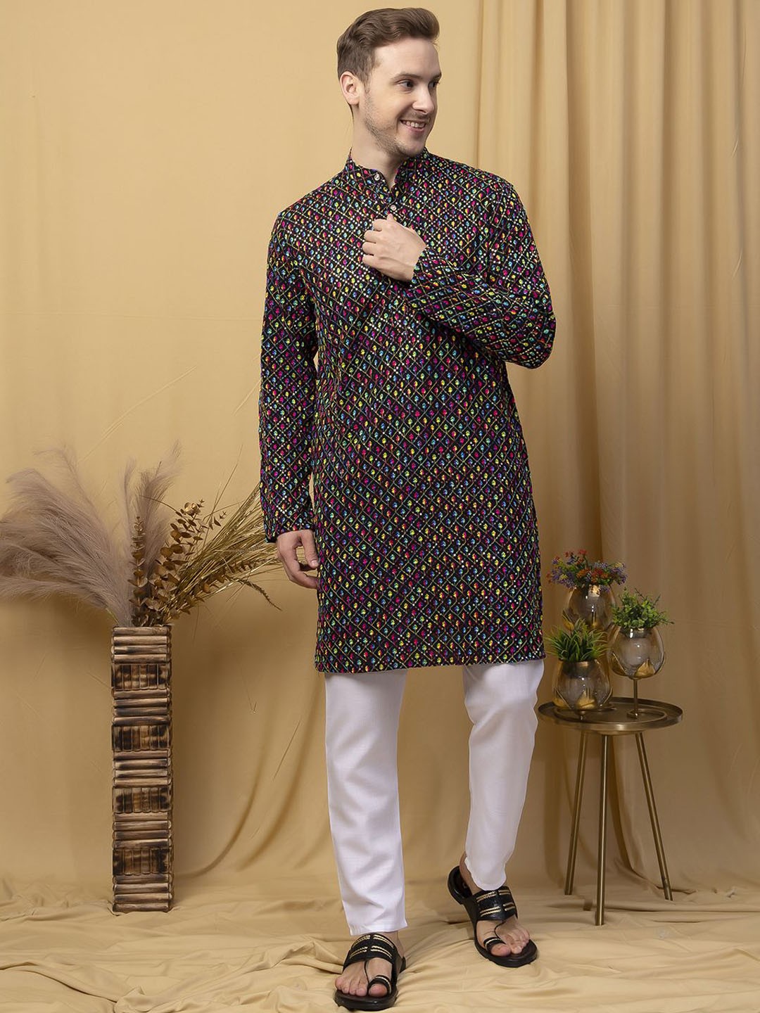 Hangup Floral Embroidered Mandarin Collar Regular Sequinned Kurta With Pyjama, Black
Hangup Floral Embroidered Mandarin Collar Regular Sequinned Kurta With Pyjama, Black