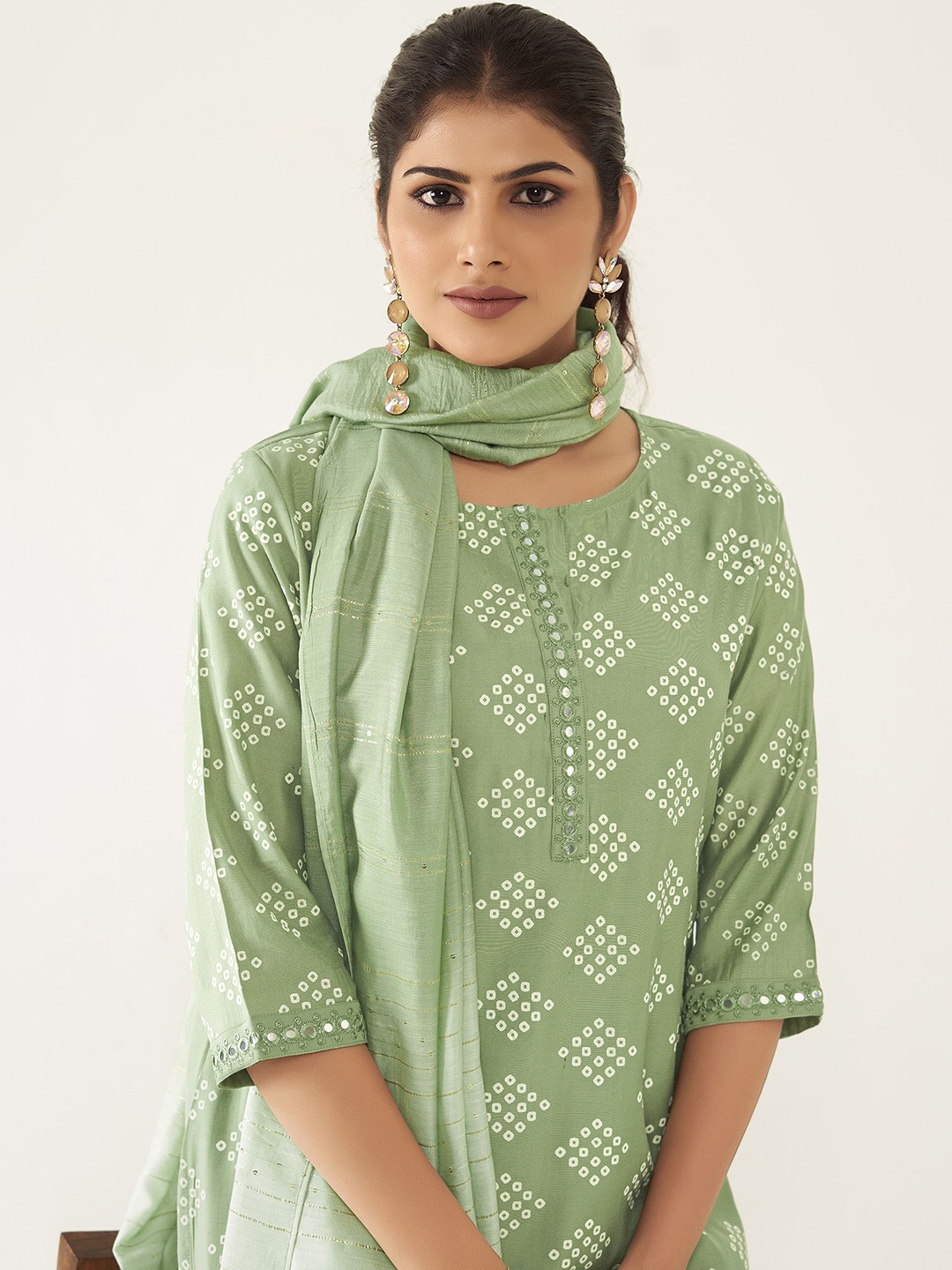 Anouk Ethnic Motifs Printed Regular Chanderi Silk Straight Kurta with Trousers & Dupatta, Green
Anouk Ethnic Motifs Printed Regular Chanderi Silk Straight Kurta with Trousers & Dupatta, Green